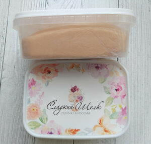 Мастика сахарная бежевая Фасовка: 0.25 кг, 0.5 кг, 1 кг, 2 кг, 6 кг, 12 кг Мастика сахарная бежевая Фасовка: 0.25 кг, 0.5 кг, 1 кг, 2 кг, 6 кг, 12 кг